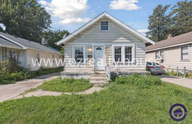 2442 Paradise Avenue photos photos