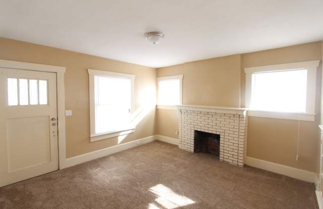 New On The Market! Fresh New Updates!! Better Hurry To See This One!! Gallery 4