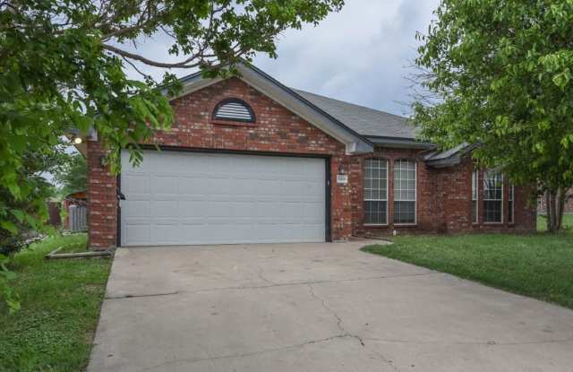Spacious 3-Bed with Office & Cozy Fireplace! Gallery 3