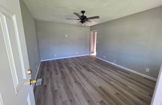 Beautiful 3BD/1BA Available Now Gallery 4
