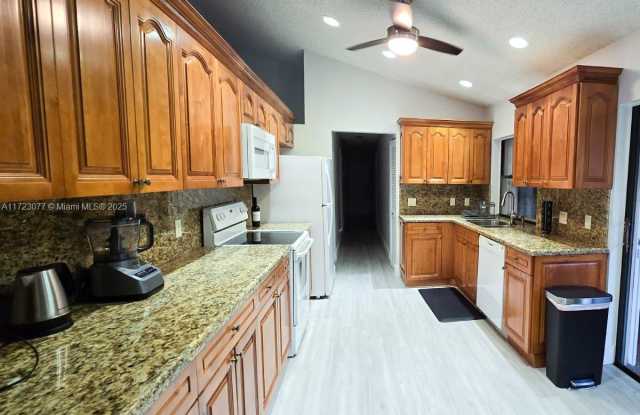 505 Patio Village Way - 505 Patio Village Way, Weston, FL 33326