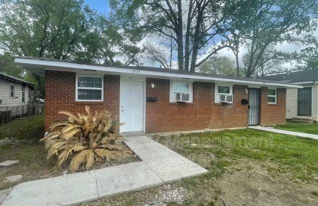 1933 Fairchild St. photos photos