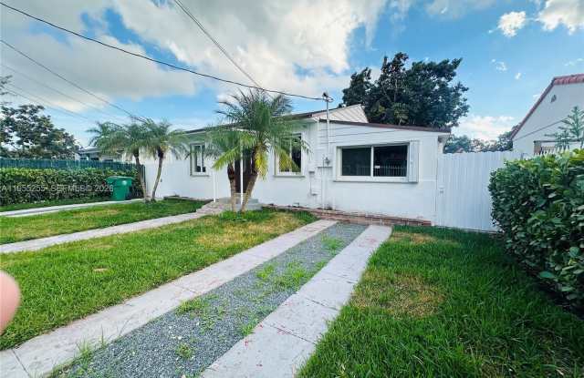 3052 SW 6th St photos photos