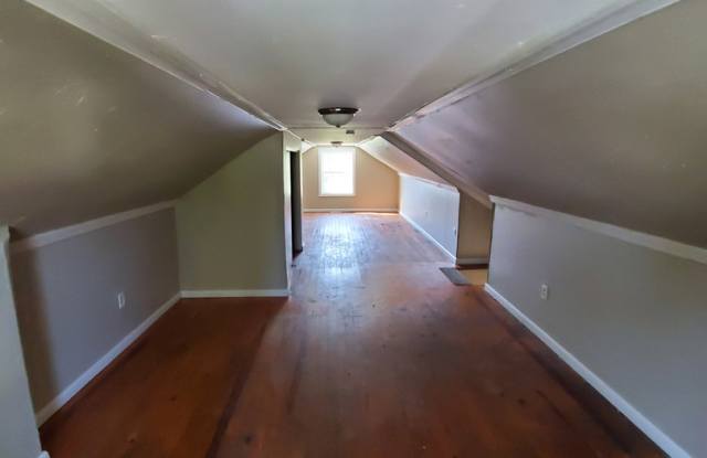 3 bdrm 1 ba House for Rent Leeward Ave. Rent:$750 photos photos