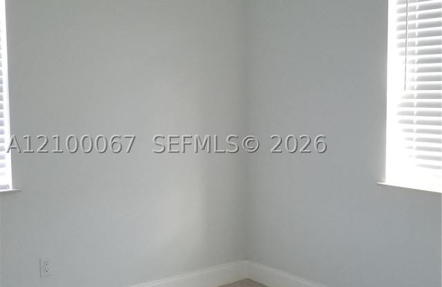 1101 15th Ave S Gallery 1