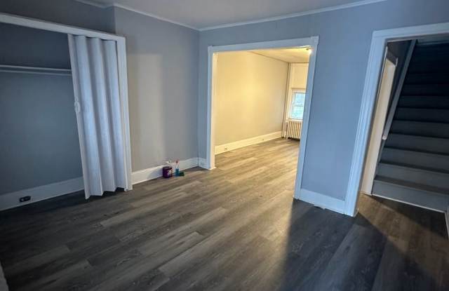 3 Bed, 1 bath rowhome available! photos photos