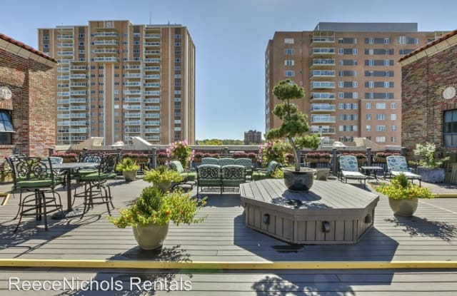 229 Ward Parkway 704B - 229 Ward Pkwy, Kansas City, MO 64112