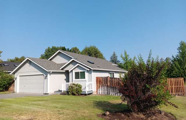 Charming Single-Level Home in Bend’s Mountain View Area photos photos