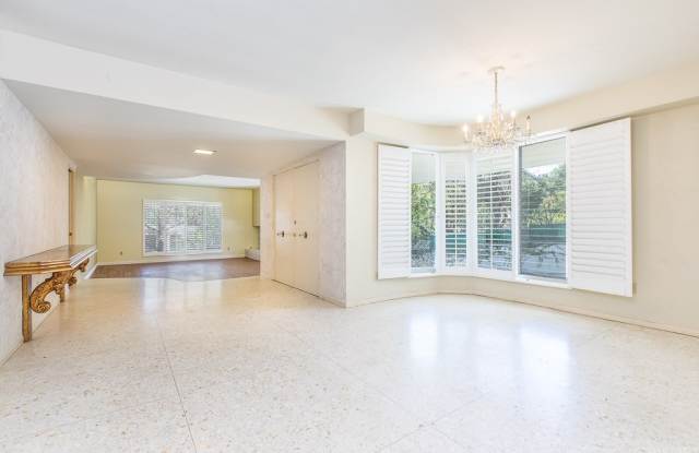 19491 Rosita Street Gallery 3