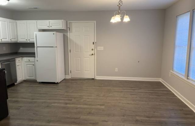 ~~ Pretty 2-bedroom updated duplex in Burlington ~~ Gallery 4