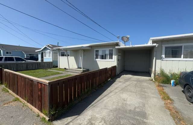 Cozy 2 Bed 1 Bath King Salmon home within walking distance to the beach Gallery 3