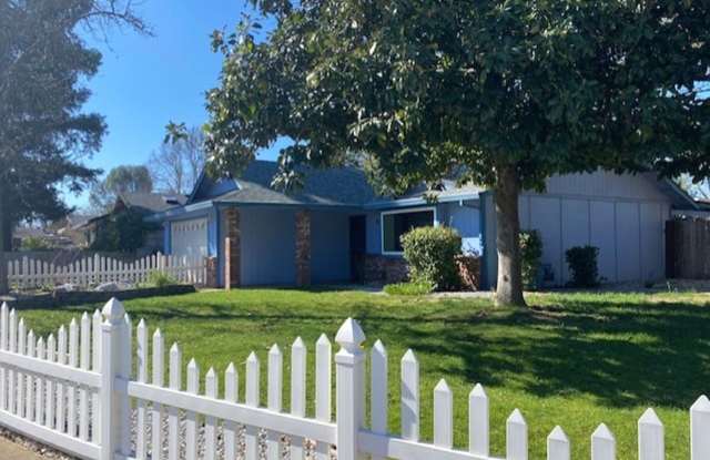 Charming Home off Shasta View! photos photos Charming Home off Shasta View! photos photos