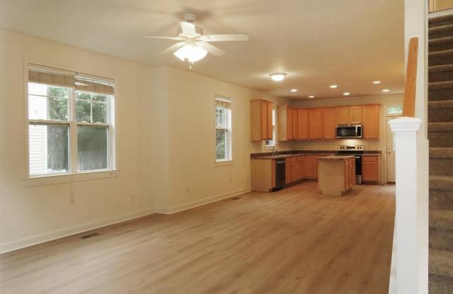 305 W Poplar Avenue Gallery 2