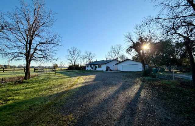 3 BED 2 BATH IN COTTONWOOD, CA WITH ACREAGE photos photos