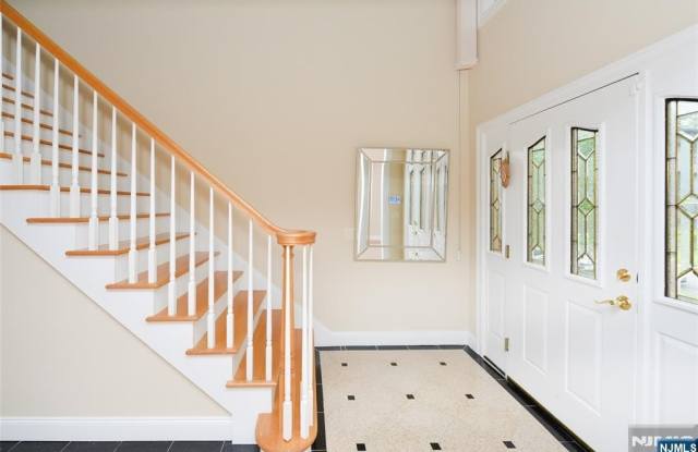 1056 Edgewood Lane Gallery 3