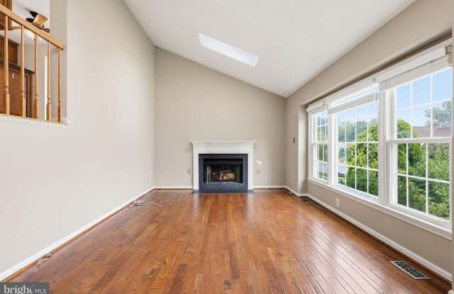 Welcome to 7690 Green Garland! Nestled in the desirable Afton Glen community of Springfield, this beautifully maintained 3-bedroom, 2.5-bath home offers the perfect blend of comfort, style, and convenience. Gallery 4
