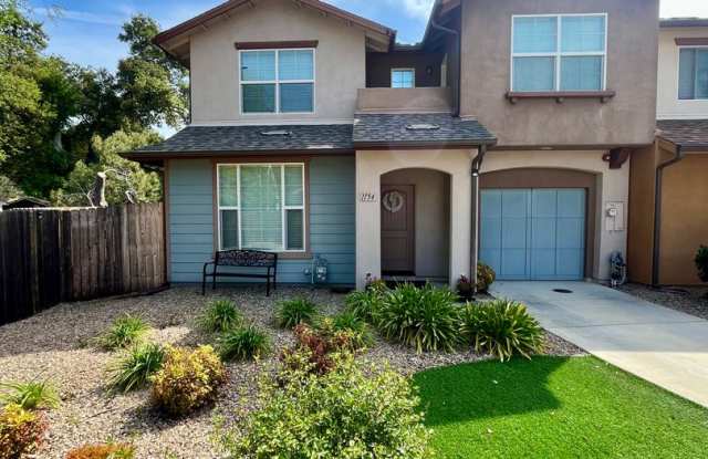 Oak Haven Village 3 Bedroom 2.5 Bath Single Family Home Available 9/11/2026 **DO NOT DISTURB TENANT** photos photos