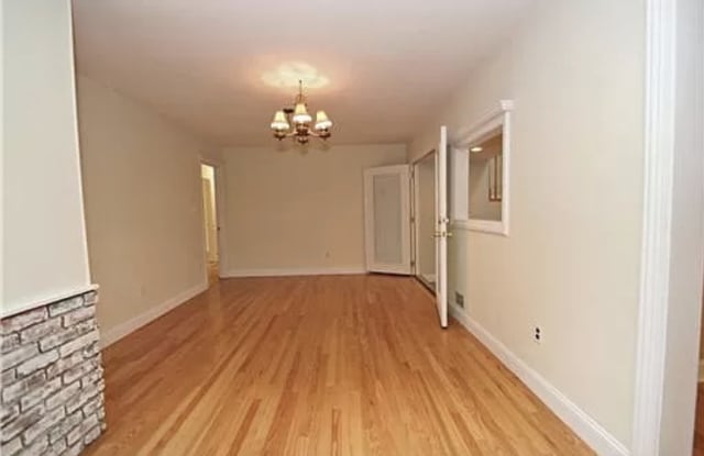 9 Greenwich Rd - 9 Greenwich Road, Middlesex County, NJ 08820