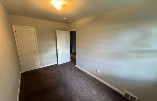 71 Suburban Ln Gallery 4