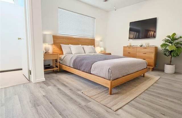 1208 S Marengo Ave photos photos