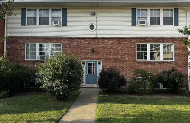 18 Huguenot Street unit: 4 photos photos