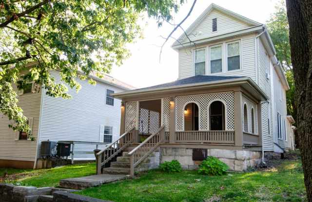 319 N. Lincoln Gallery 4