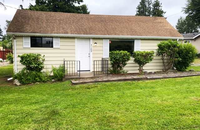 Newly Remodeled 3-bedroom 1 Bath, Spacious Home, All New Appliances and Flooring! photos photos