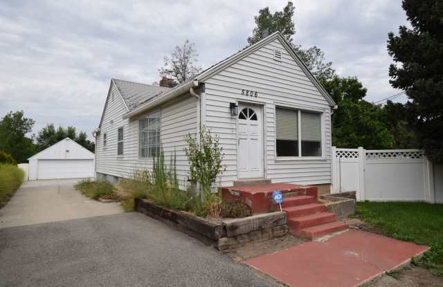 Secluded 4 Bed Holladay Home in Quiet Neighborhood with Mountain Views!! Gallery 3