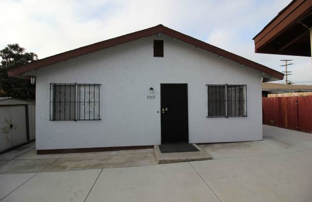 Great 3 bedroom 2 bath home absolutely fantastically located with access to freeways and downtown photos photos