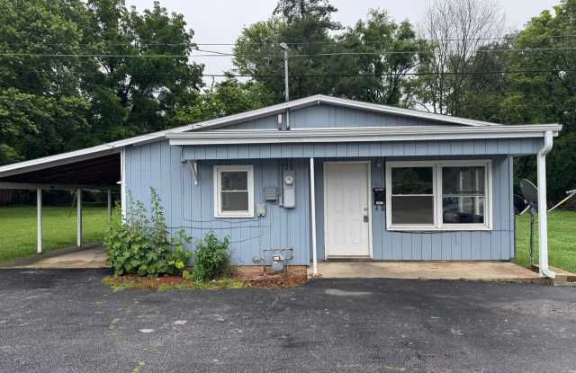 2 bedroom | 1 bathroom home PLUS detached garage/shop located in a quiet neighborhood! LAWN CARE INCLUDED! Pets welcome! photos photos