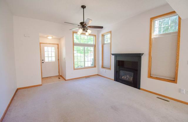 Bright 2 Bed Townhome by Essex Park Gallery 4