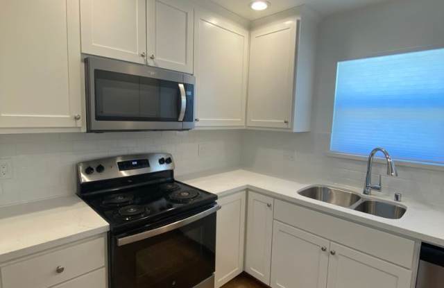 NEWLY REMODELED! Walking distance from Downtown Dixon! Gallery 4