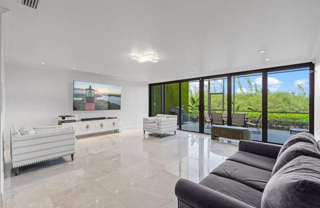 6124 Paradise Point Drive Gallery 4