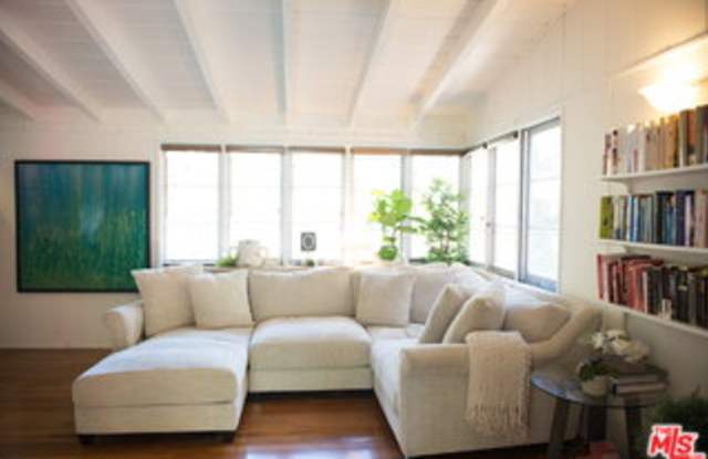 1828 North Beverly Glen Boulevard Gallery 2