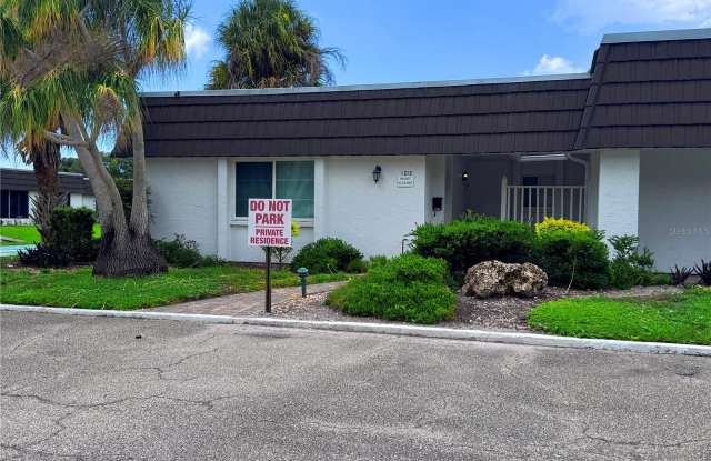 1213 GLEN OAKS Drive E Gallery 2