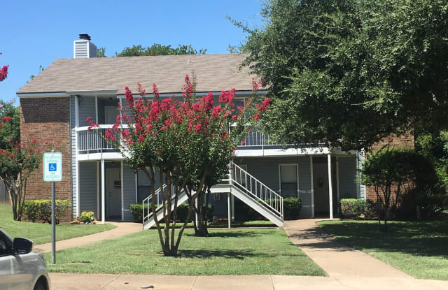 4323 Lake Shore Villa Dr.  Lake Shore Villa Apts. - 4323 Lake Shore Villa Dr, Waco, TX 76710