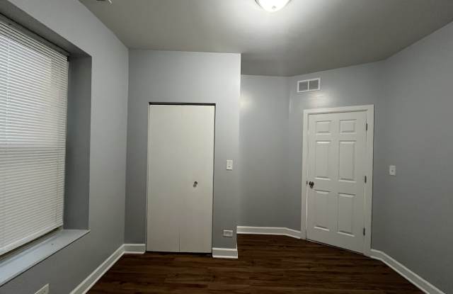 127 N Kostner Avenue - 2 Gallery 4