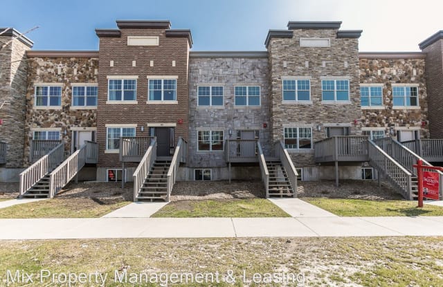 421 2nd Ave SW - 421 2nd Street Southeast, Cedar Rapids, IA 52401