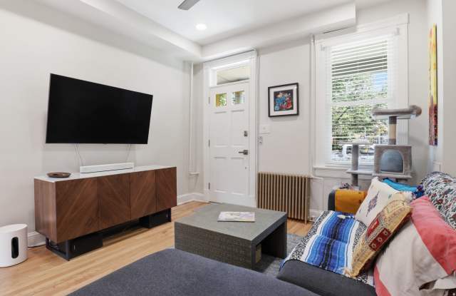 1526 D Street Southeast - 1 Gallery 4