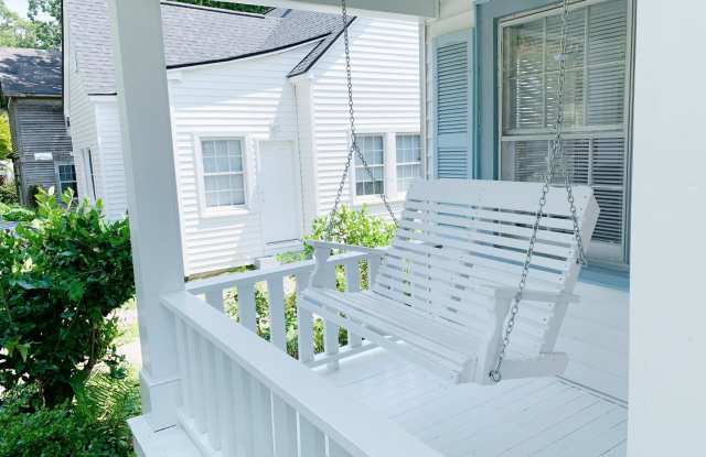 3 Bed 2 Bath - 2 blocks from ECU! Gallery 4