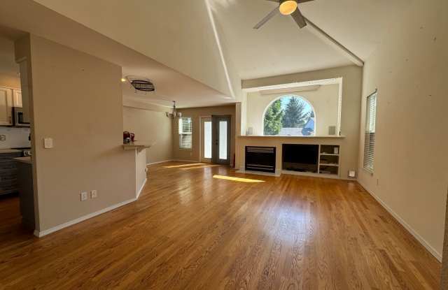 Beautiful 3 bedroom, 2.5 bathroom home in Everet - 1214 58th Street Southwest, Everett, WA 98203