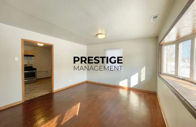 3BD/1BA Home In Gary Gallery 3