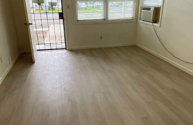 1bed/1bath Duplex within walking distance of Downtown Fairfield Gallery 4