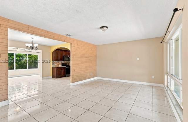 2220 De Soto Dr Gallery 4