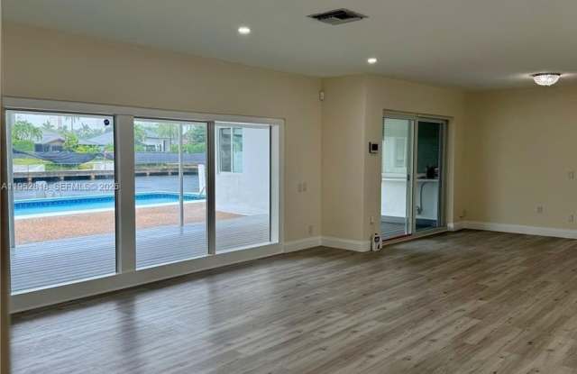 16453 NE 33rd Ave photos photos