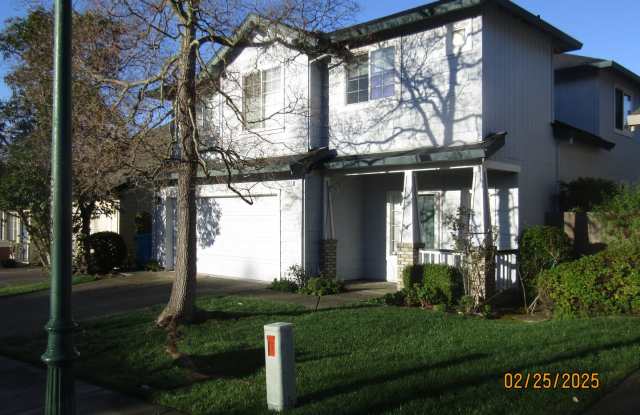 Beautiful 3 bedroom Home with Bonus lofts in desirable Sky Hawk Community! - 1447 Grey Hawk Way, Santa Rosa, CA 95409
