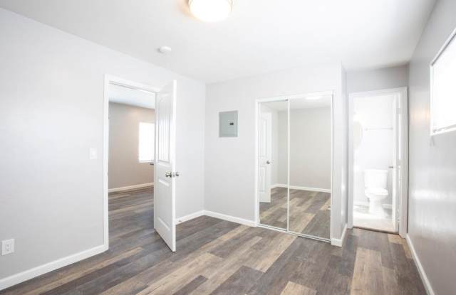 Cherokee Ave | 3853 Gallery 4