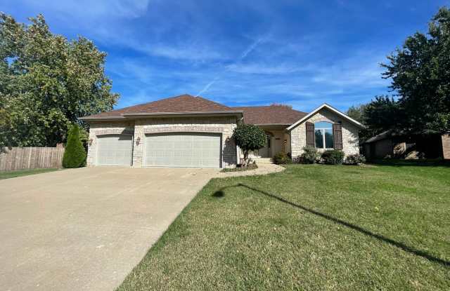 Very spacious 3 bed 2 bath 3 car garage! All you are looking for plus some! Won't last Long! photos photos