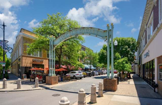 4754 N Lincoln Avenue Gallery 2