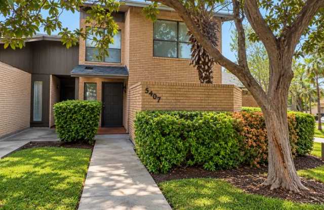 5407 Palm Valley Drive North Gallery 1